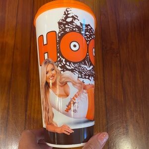 NEW!!! Hooters Souvenir Cup
